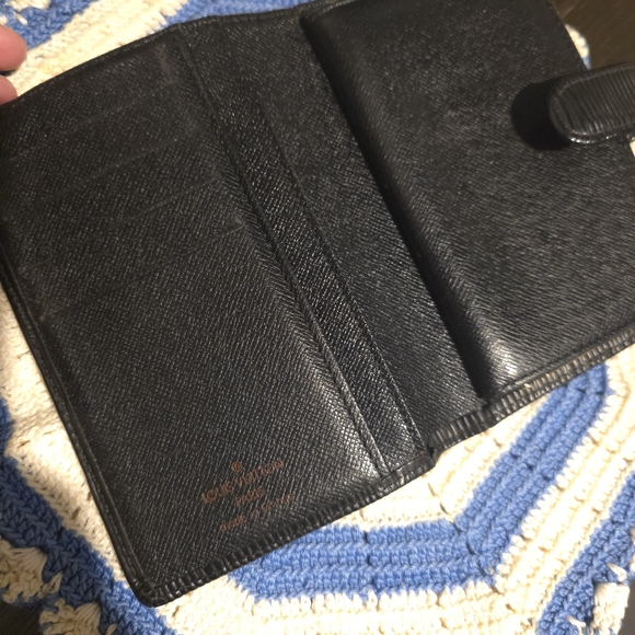 Black Textured Wallet - Picture 5 of 9